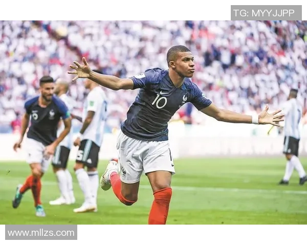 历届足球明星的风采与魅力回顾展现帅气与才华的完美结合 历届足球明星的风采与魅力回顾展现帅气与才华的完美结合